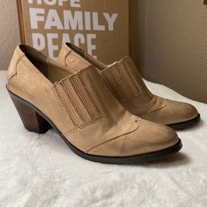 Levity Daisy Mae Ankle Leather Slip On Low Heel Booties/Boots Tan, Size 7